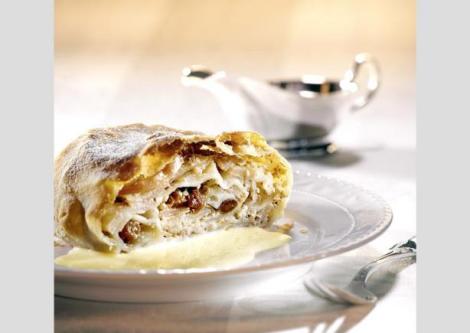 apfelstrudel-mit-vanillesauce-13133.jpg