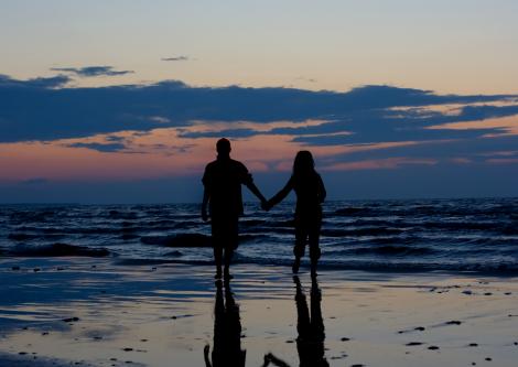 enamorados_-_pareja_-_playa.jpg